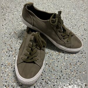 Guess Men’s Canvas Sneakers Olive Green Lace-Up Casual Shoes Size 9.5